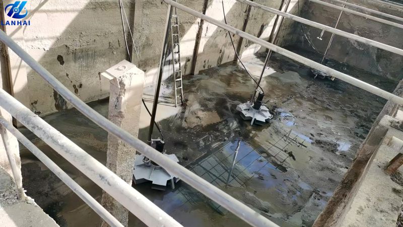 好氧池曝氣設(shè)備改造怎么選？ LHQB型潛水?dāng)嚢杵貧鈾C(jī)